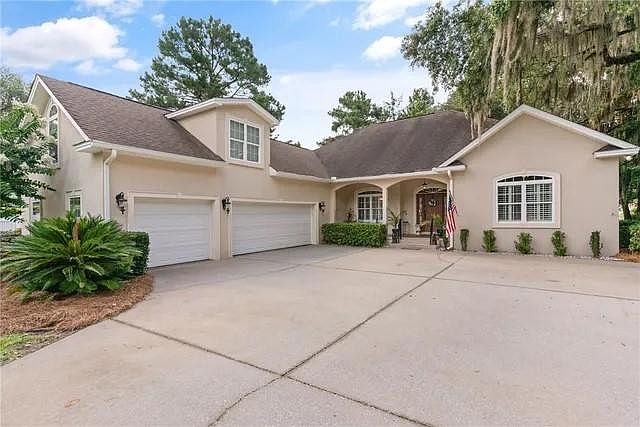 1st image of 111 Chinquapin Dr