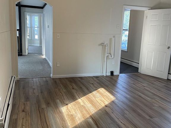 3rd image of 160 Holland St #1