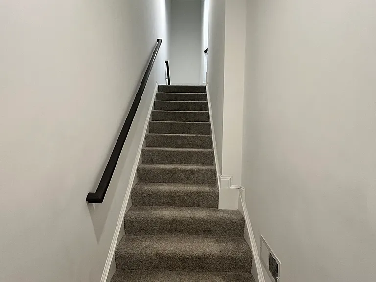 320 Andrew Ct — Photo 3