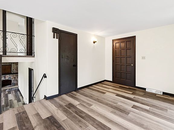 4th image of 228 Gregory Pl
