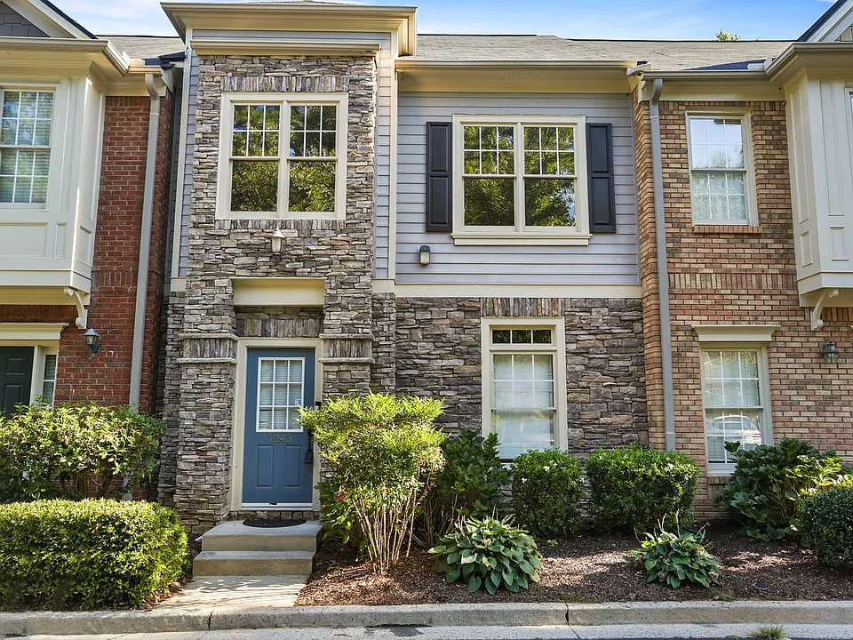 1243 Harris Commons Pl