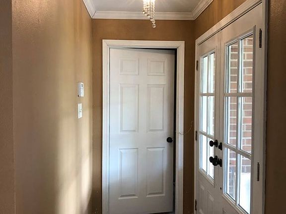 Foyer-Master Bedroom Entry