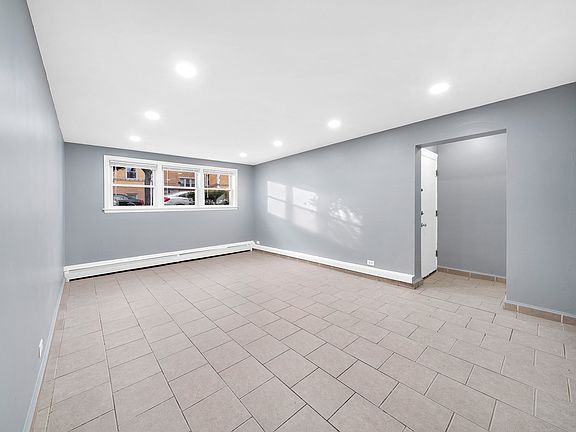 3rd image of 5241 N Rockwell St APT Bs
