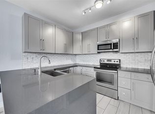 150 Jacaranda Country Club Dr #200, Plantation, FL 33324