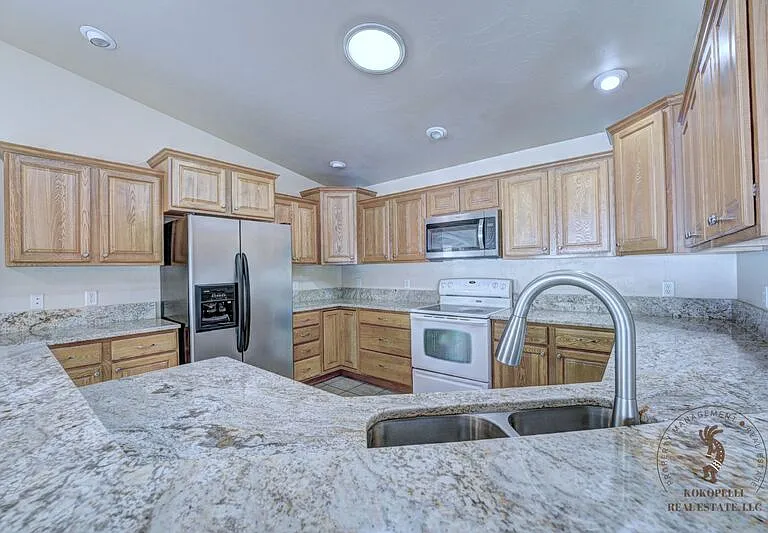 661 McCaldon Way — Photo 2