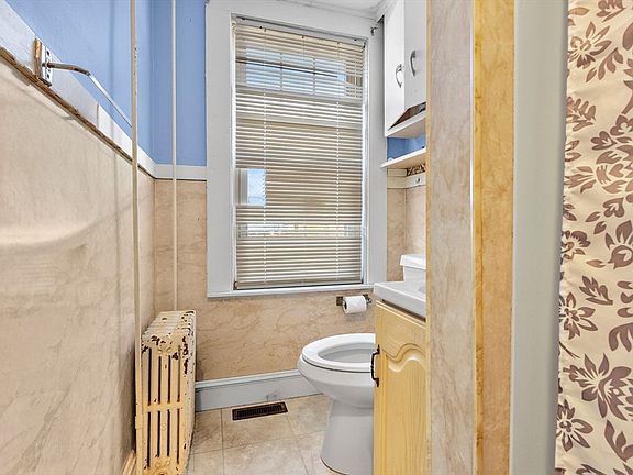 4th image of 39 Beach St