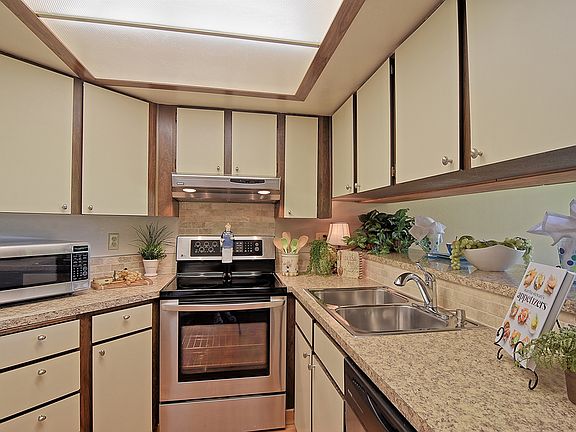 3rd image of 11104 NE 68th St APT A202