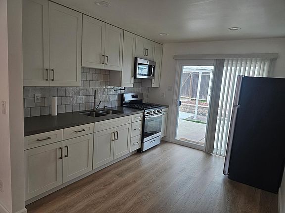 2nd image of 3936 Clairemont Dr