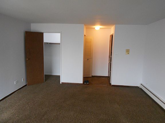 5th image of 111 W 65th St APT 4
