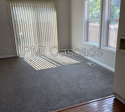 4th image of 2449 Tolmie Ave