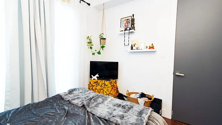 Rented by Nooklyn NYC LLC | media 8