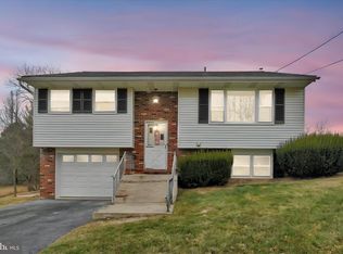 631 W Franklin St, Womelsdorf, PA 19567