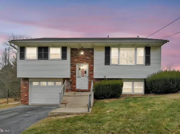 631 W Franklin St, Womelsdorf, PA 19567