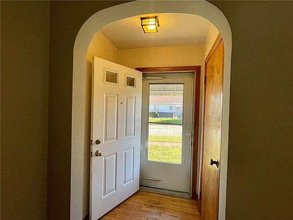 5th image of 3622 Schaper Ave