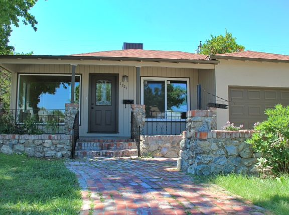 2nd image of 1221 Coolidge Ave