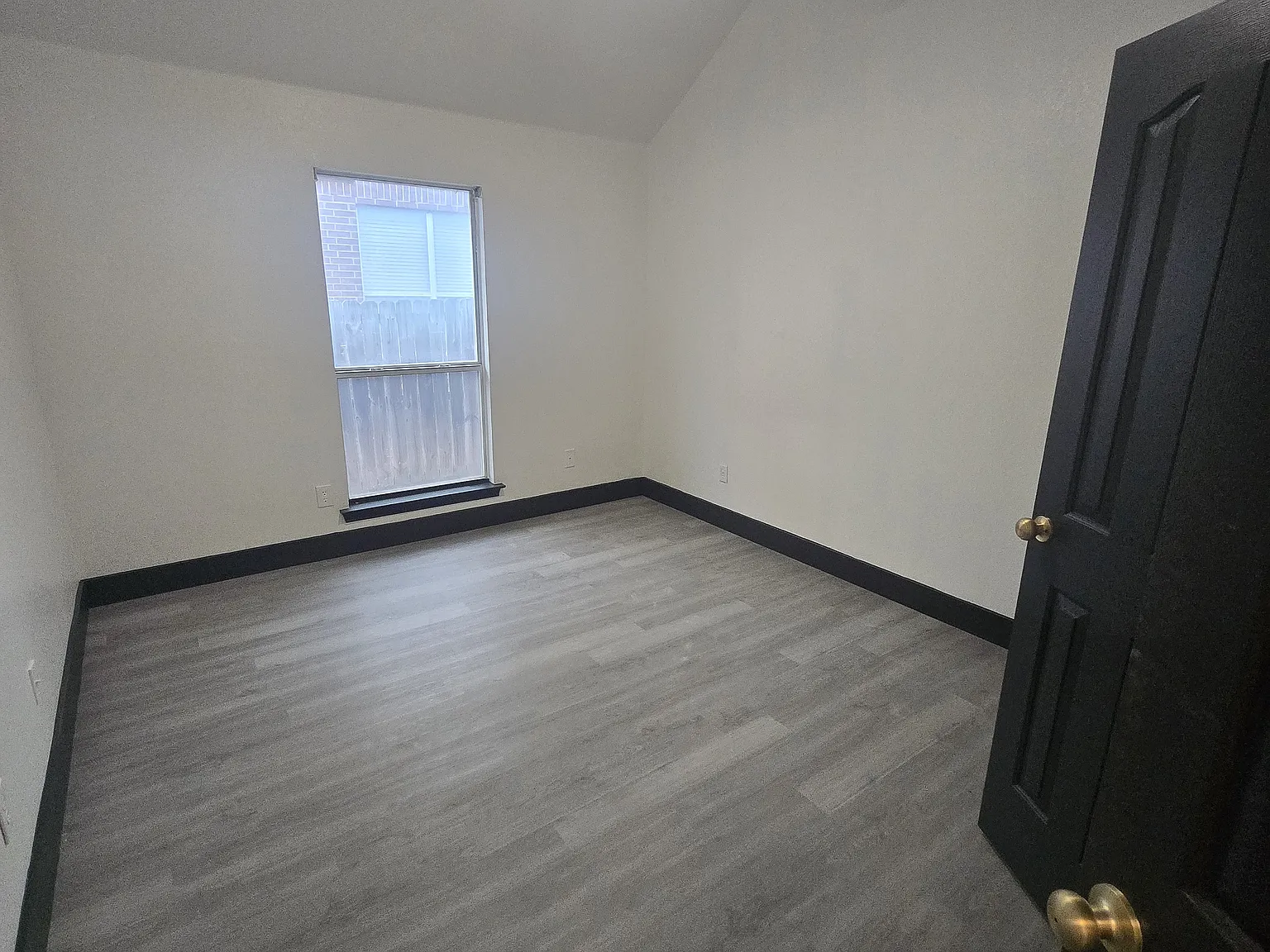 4 bed, 2474 sqft, $3,400 — Photo 3