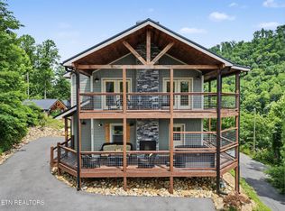 856 Crest View Dr, Gatlinburg, TN 37738