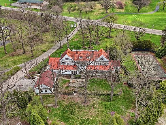 3rd image of 407 N Dayton Lakeview Rd
