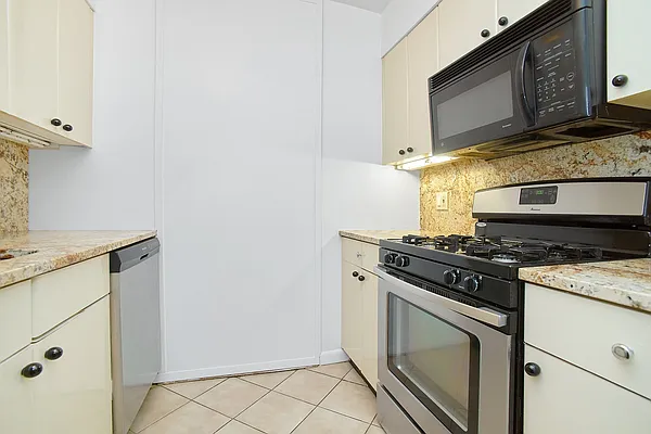 Rented by Living New York | media 32