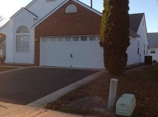 2 Gwyn Ct, Toms River, NJ 08757