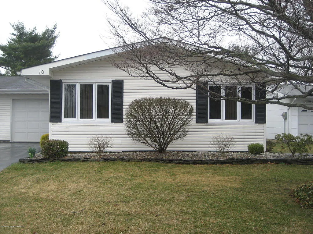 10 Barker St photo 1