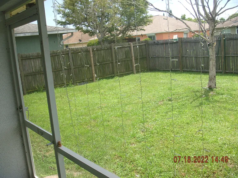 522 NE 24th Pl — Photo 12