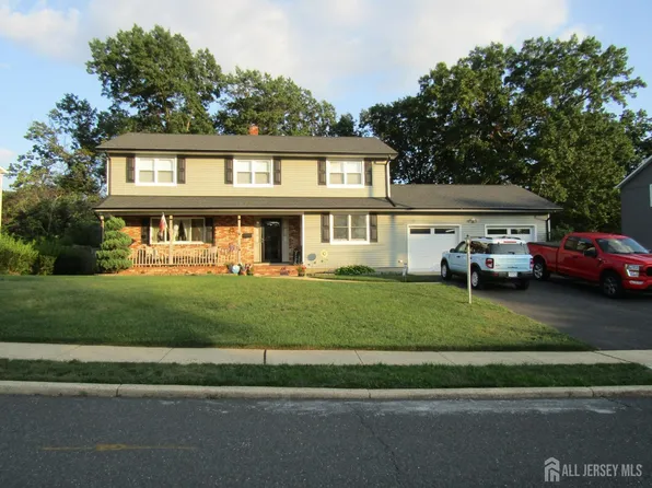 4 Windsor Rd, Howell, NJ 07731