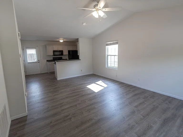 3310 E Saint Charles Rd — Photo 2