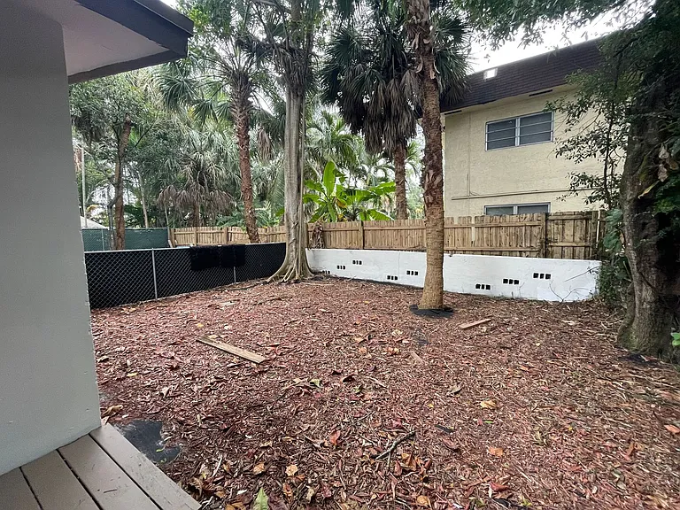 1406 SW 1st St — Photo 11