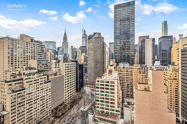 Sold by Sotheby's International Realty | media 11