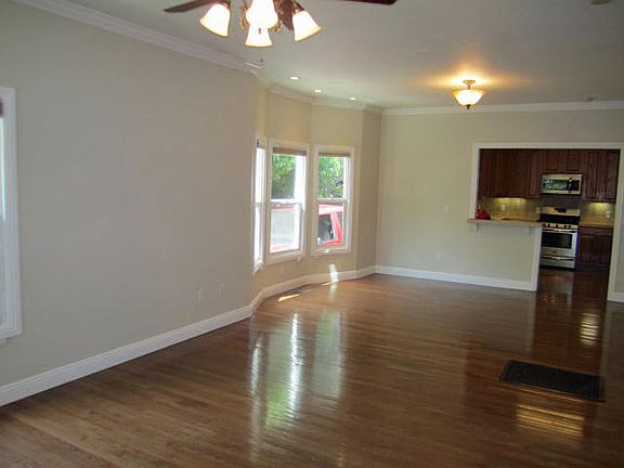 2nd image of 113 N Hutchins St