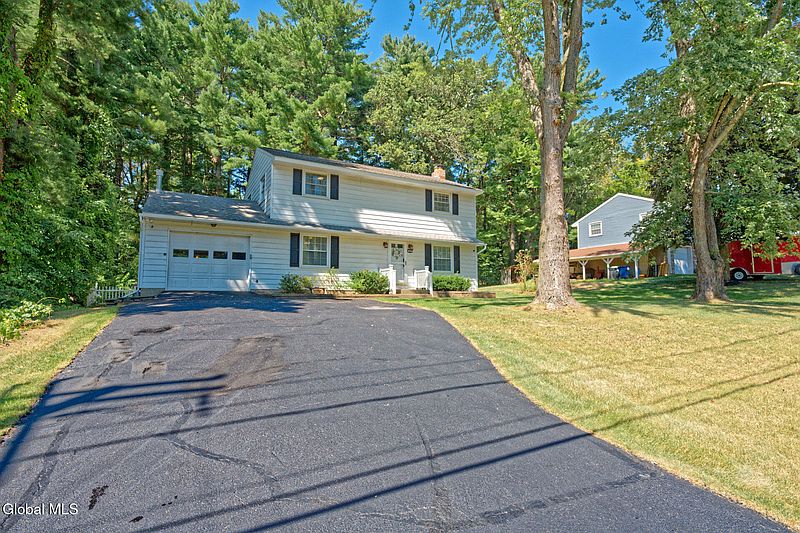 2nd image of 43 Weston Drive