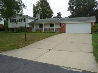 2937 Lacota Rd, Waterford, MI 48328