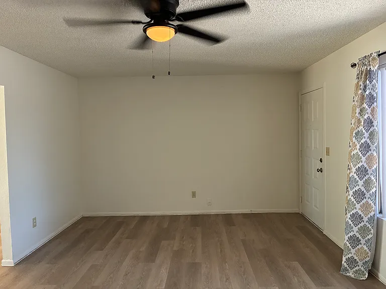 3672 W Oakland St — Photo 8