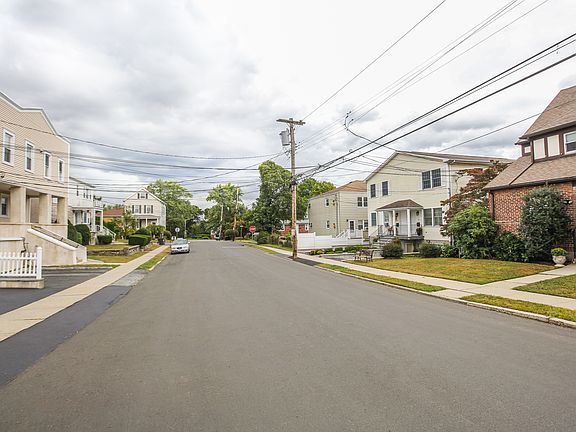3rd image of 222 Lakeview Ave