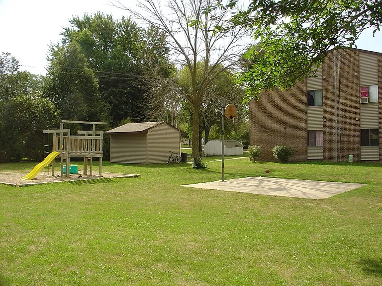 Riverwood Apartments — Photo 7