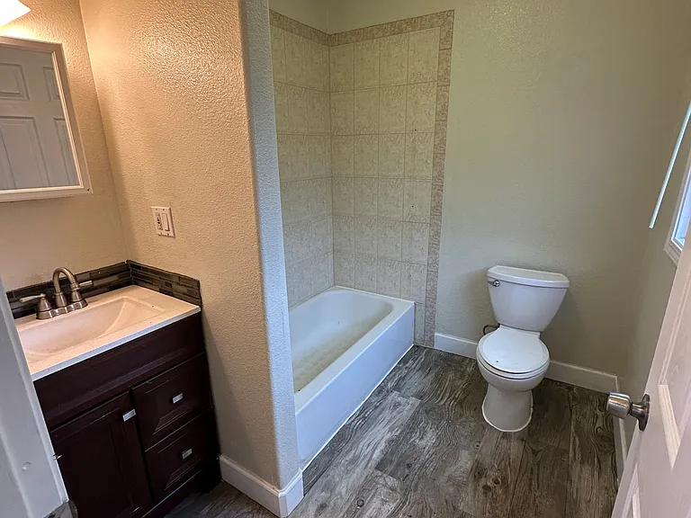 2841 Filbert St #1 — Photo 4