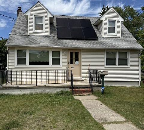 2nd image of 405 2nd St