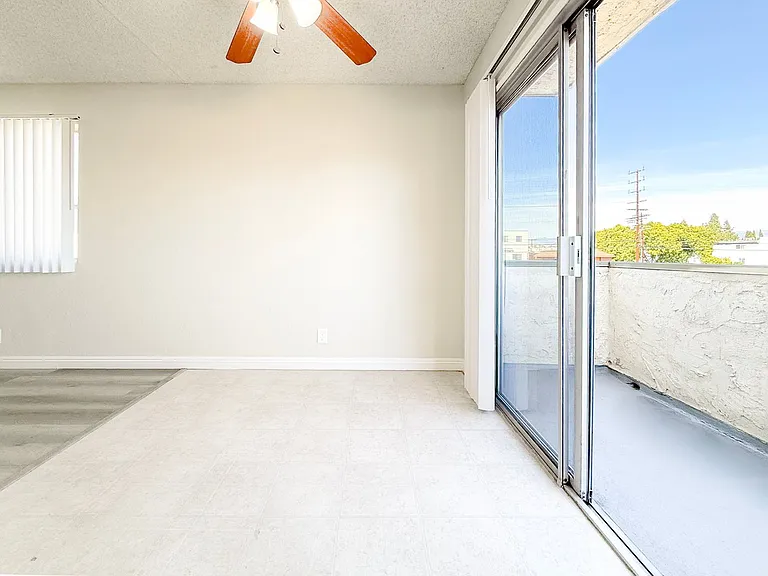 Barrymore Apartments — Photo 8