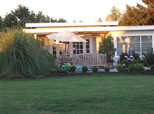 698 Freemans Ln, Point Roberts, WA 98281