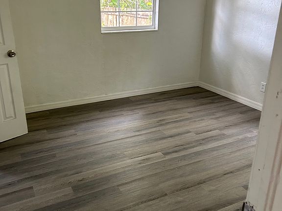5th image of 4628 17th Ave S