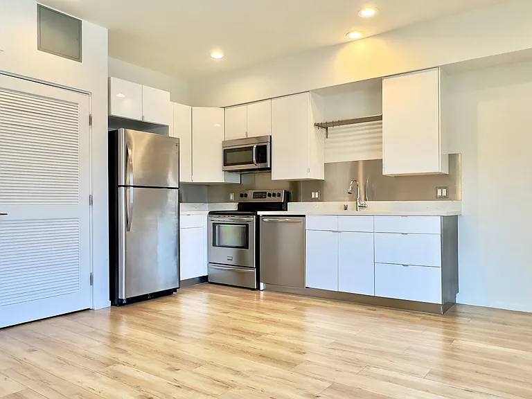 Echo Designer Loft Apartments — Photo 35