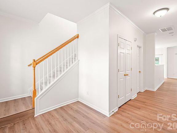 5th image of 15583 Stronvar House Ln