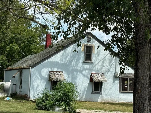586 N 3rd St, Sainte Genevieve, MO 63670