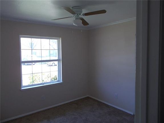 5th image of 469 Meadowhill Dr
