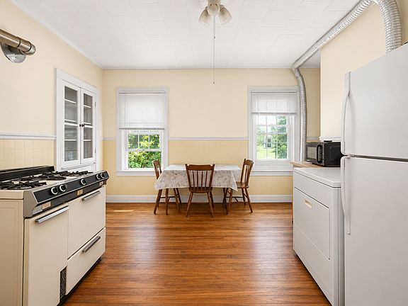 3rd image of 60 Esther St #2