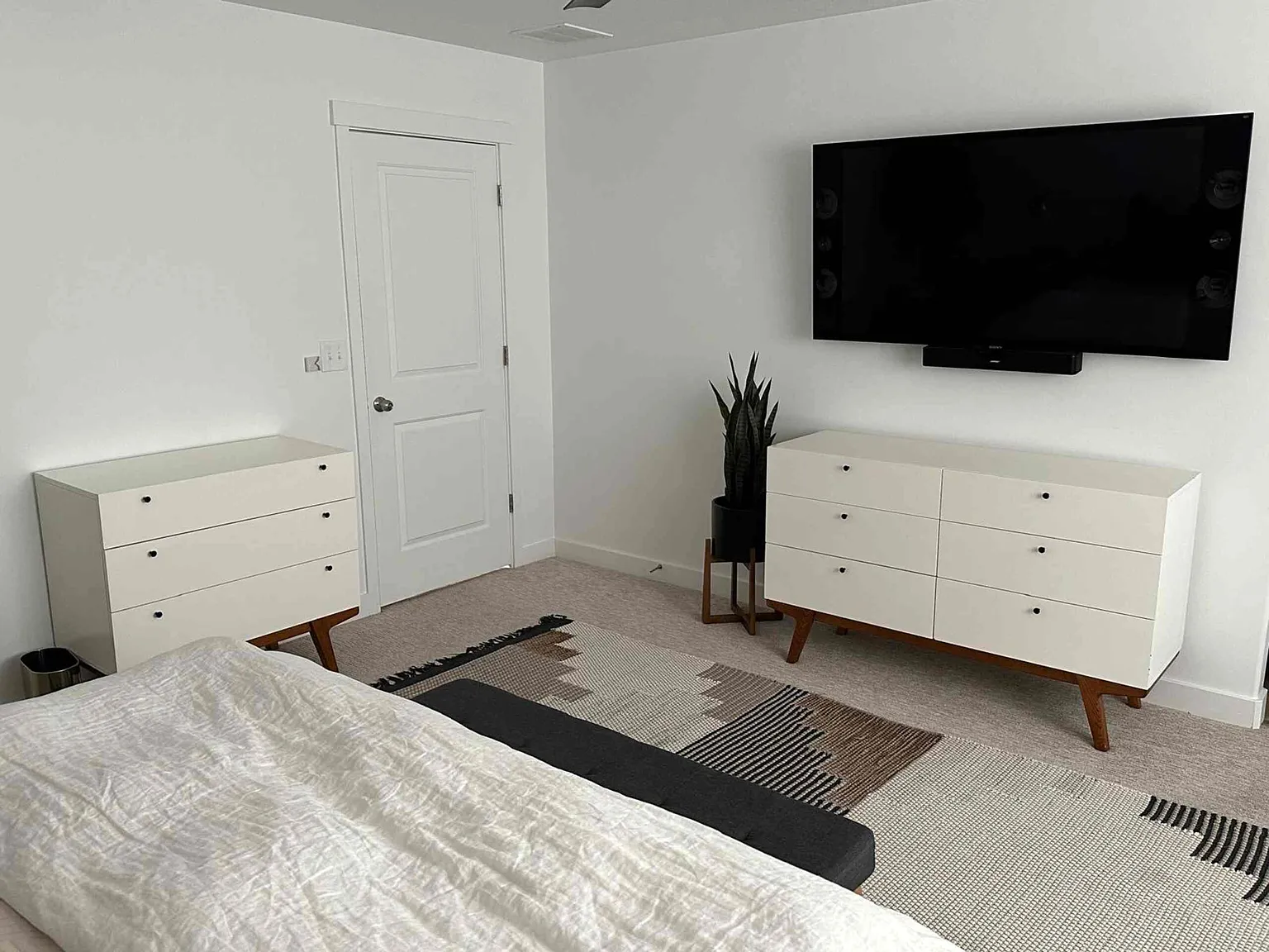 4 bed, 2.5 bath, 3632 sqft, $5,500 — Photo 4