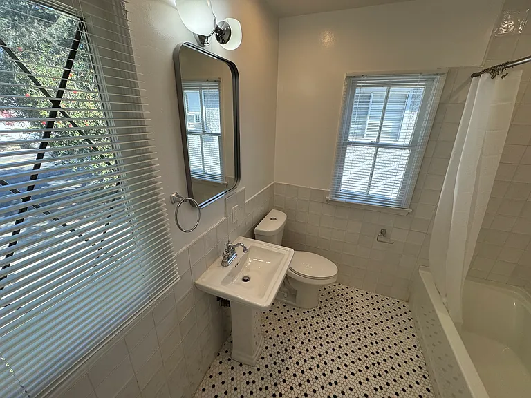 4634 Los Feliz Blvd #2 — Photo 7