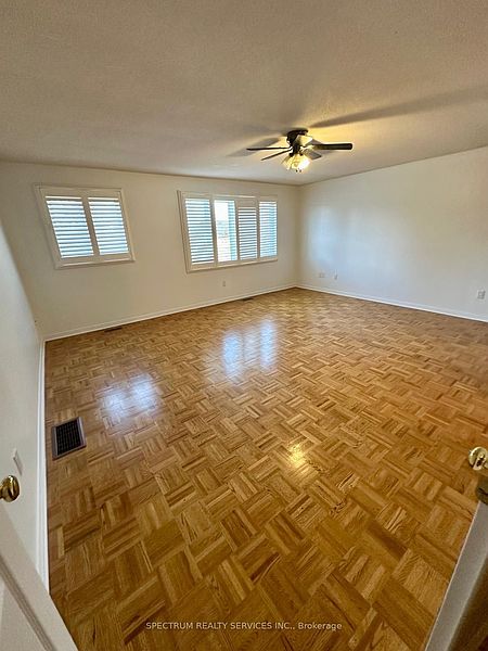 Burlington House for rent - 4 Bedrooms — photo 11