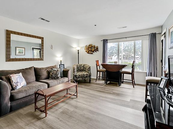 5th image of 304 28th St Unit 110